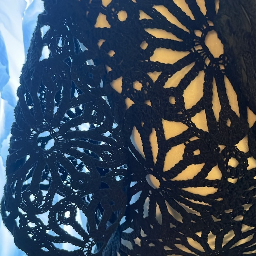 Crocheted daisies shrug/cardigan - Picture 2 of 7